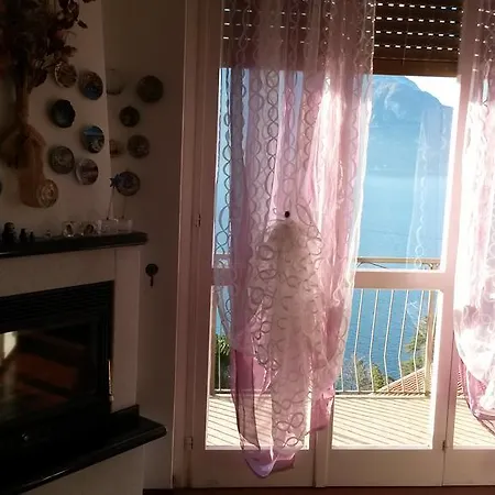Exclusive Apt Lake View * ורנה